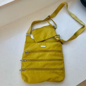 •Baggalini• cross body bag